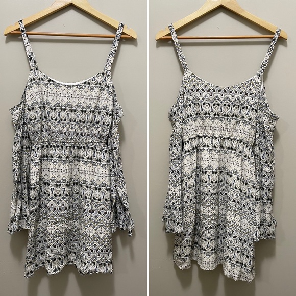 Cupcakes and Cashmere XS Cold Shoulder Bell Sleeve Dress - NWT - Picture 1 of 1